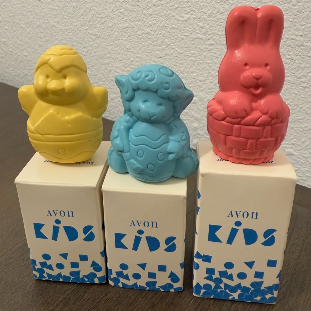 Avon Set of 3 Kids Colorful Easter Bath Soaps Bunny, Lamb, Chick in Egg